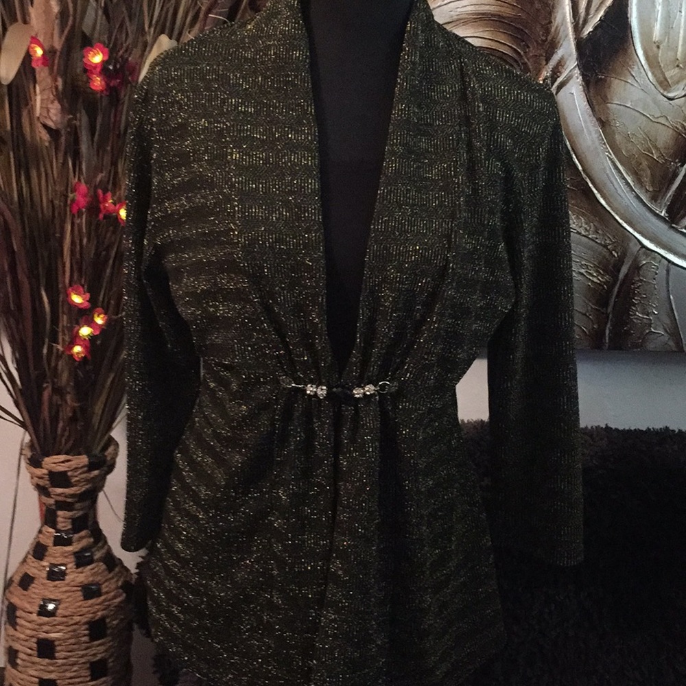 🆕Black n gold top